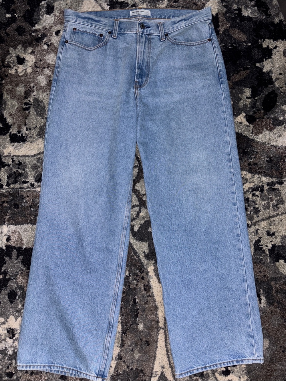 Abercrombie & Fitch Light Wash Relaxed Mid-Rise The Slouchy Jean